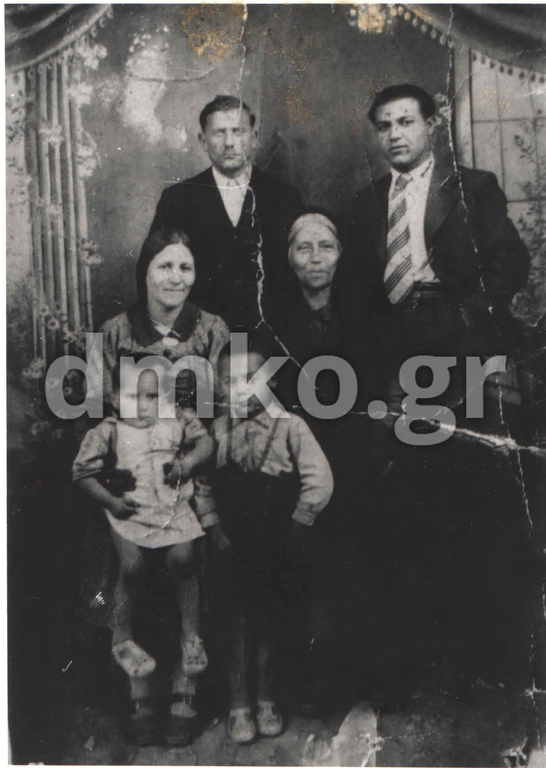  Η οικογένεια Παυλοπούλου Δήμητρας πριν την Καταστροφή.