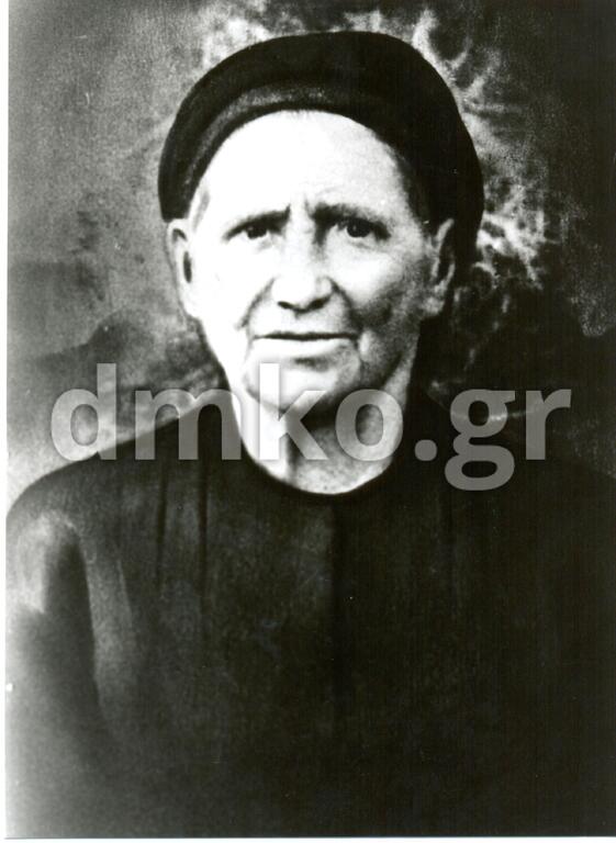 Η Κρίνα Τσαβαλά μητέρα των εκτελεσθέντων Ανδρέα, Κωνσταντίνου, Γεωργίου και Ηρακλή Τσαβαλά.