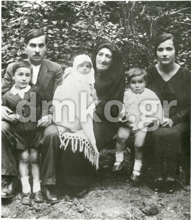 Η οικογένεια του Δήμου Δημόπουλου πριν την Καταστροφή.