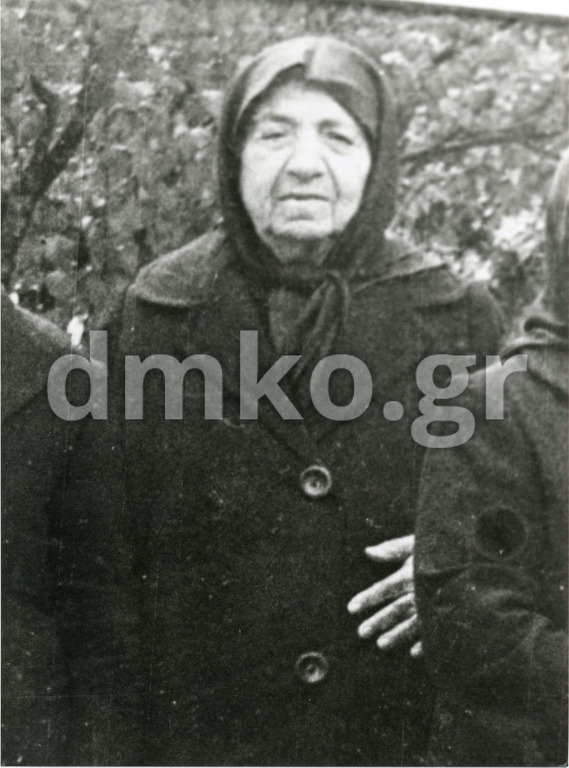 Η χήρα Βασιλική Δημοπούλου, σύζυγος του εκτελεσθέντα Παναγιώτη Δημόπουλου.
