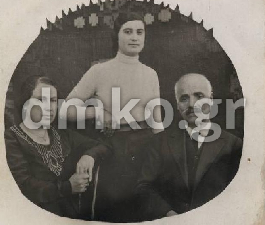 Ο εκτελεσθείς Σπυρίδων Παγωνής με τη σύζυγό του Γιαννούλα και την κόρη τους Μαρία 