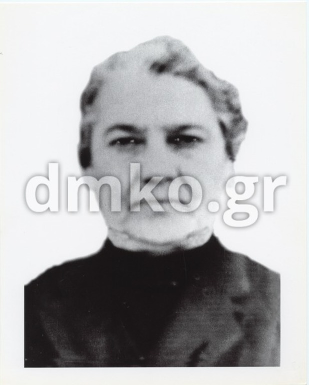 Η χήρα Κωνσταντίνα Αναστασοπούλου - Πόλκα, σύζυγος του εκτελεσθέντα Επαμεινώνδα Αναστασόπουλου και μητέρα των εκτελεσθέντων παιδιών της Παναγιώτη και Βίκτωρα.